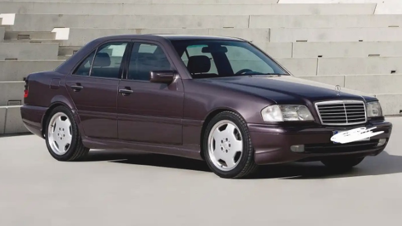 Лобовое стекло от Mercedes-Benz